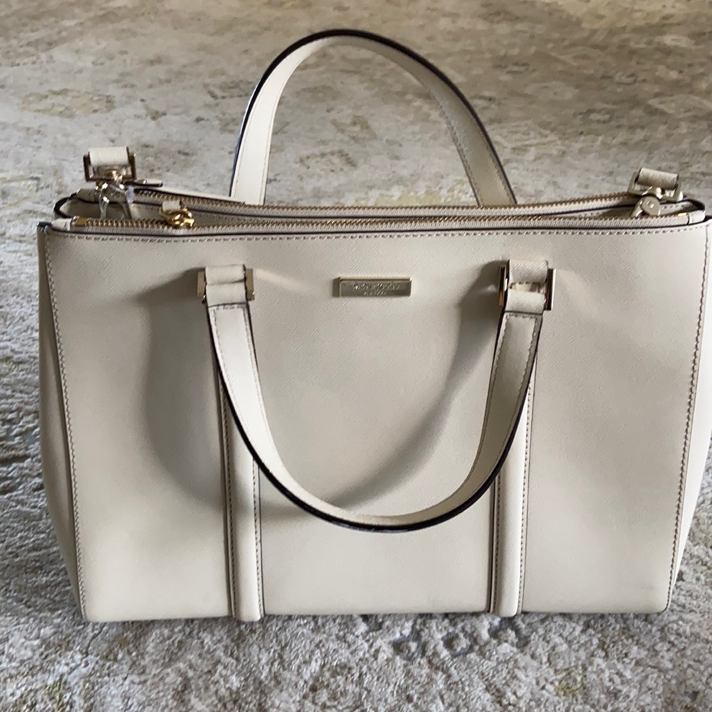 BARELY USED - KATE SPADE OFF WHIRE PURSE